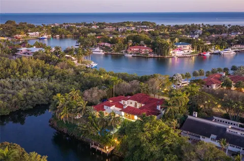 $28,000,000 | 221 Casuarina Concourse, Coral Gables, FL 33143