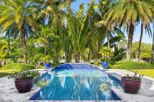 $28,000,000 | 221 Casuarina Concourse, Coral Gables, FL 33143