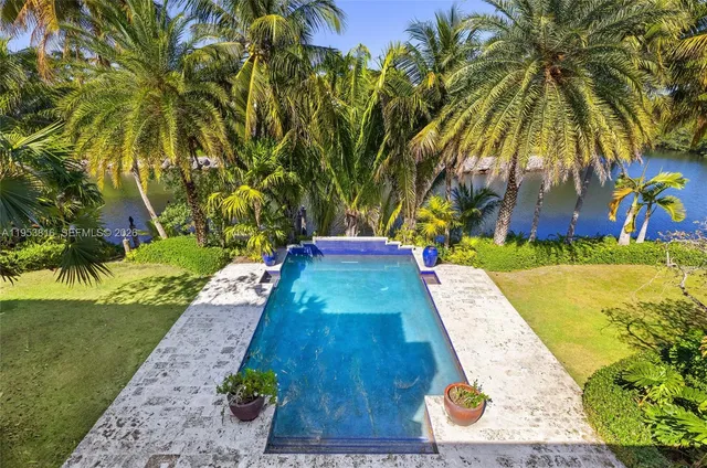 $28,000,000 | 221 Casuarina Concourse, Coral Gables, FL 33143