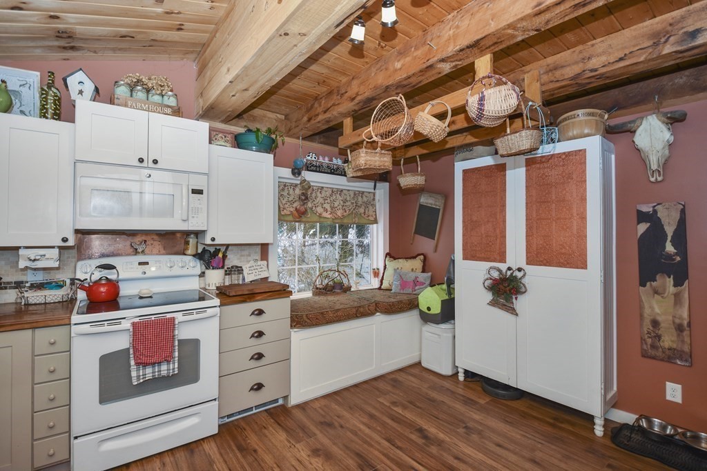 39 Allen Road Sturbridge, MA 01566 - Photo 3 of 22