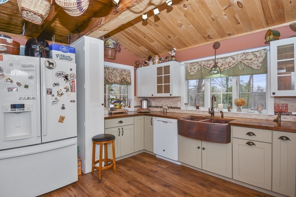 39 Allen Road Sturbridge, MA 01566 - Photo 4 of 22