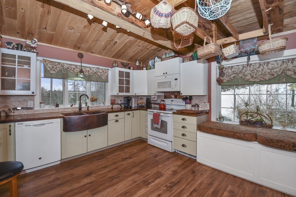 39 Allen Road Sturbridge, MA 01566 - Photo 5 of 22