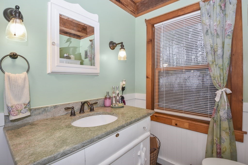 39 Allen Road Sturbridge, MA 01566 - Photo 10 of 22