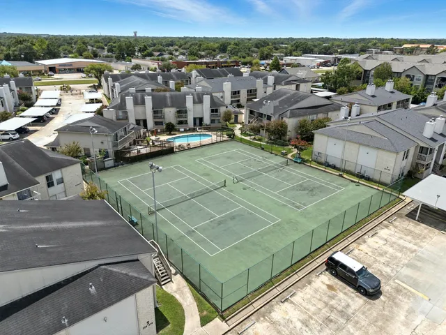 a view of a tennis court