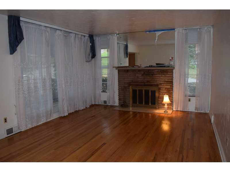 1055 Black Forest Road Churchill, PA 15235 - Photo 4 of 11 Living Room.