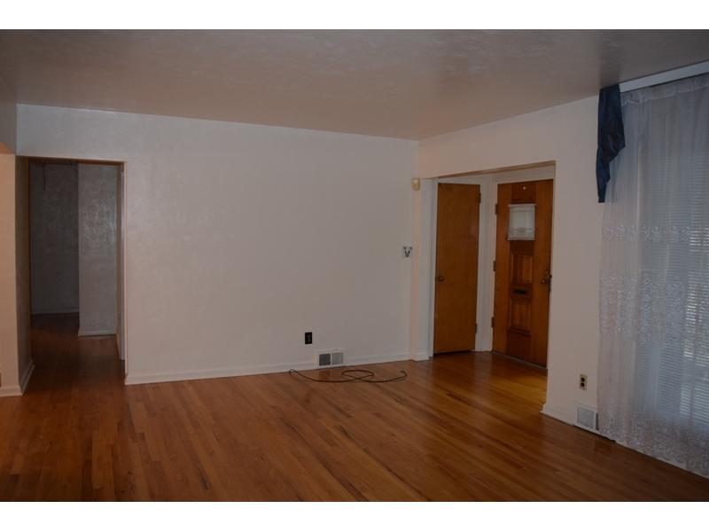 1055 Black Forest Road Churchill, PA 15235 - Photo 5 of 11 Living Room.