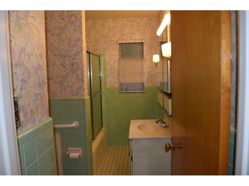 1055 Black Forest Road Churchill, PA 15235 - Photo 7 of 11 Full Bath.