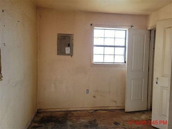 3006 East 3rd Street Lubbock, TX 79403 - Photo 6 of 13 an empty room with a window