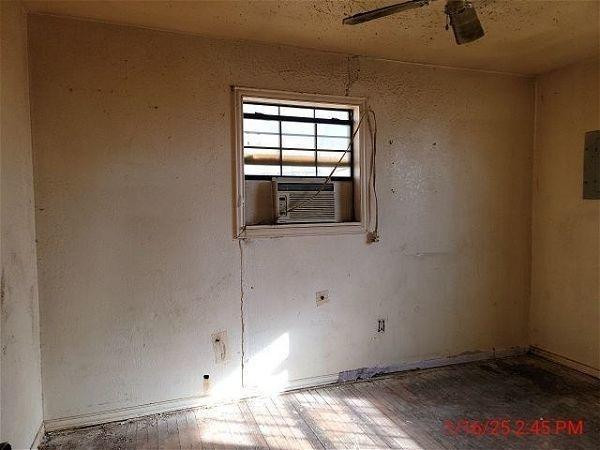 3006 East 3rd Street Lubbock, TX 79403 - Photo 7 of 13 a view of empty room with window