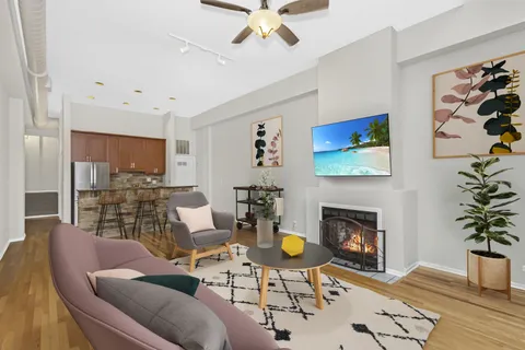 1760 West Wrightwood Avenue, Unit 113, Chicago, IL 60614