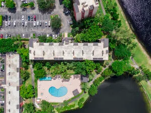 $3,000 | 2236 North Cypress Bend Drive, Unit 311, Pompano Beach, FL 33069