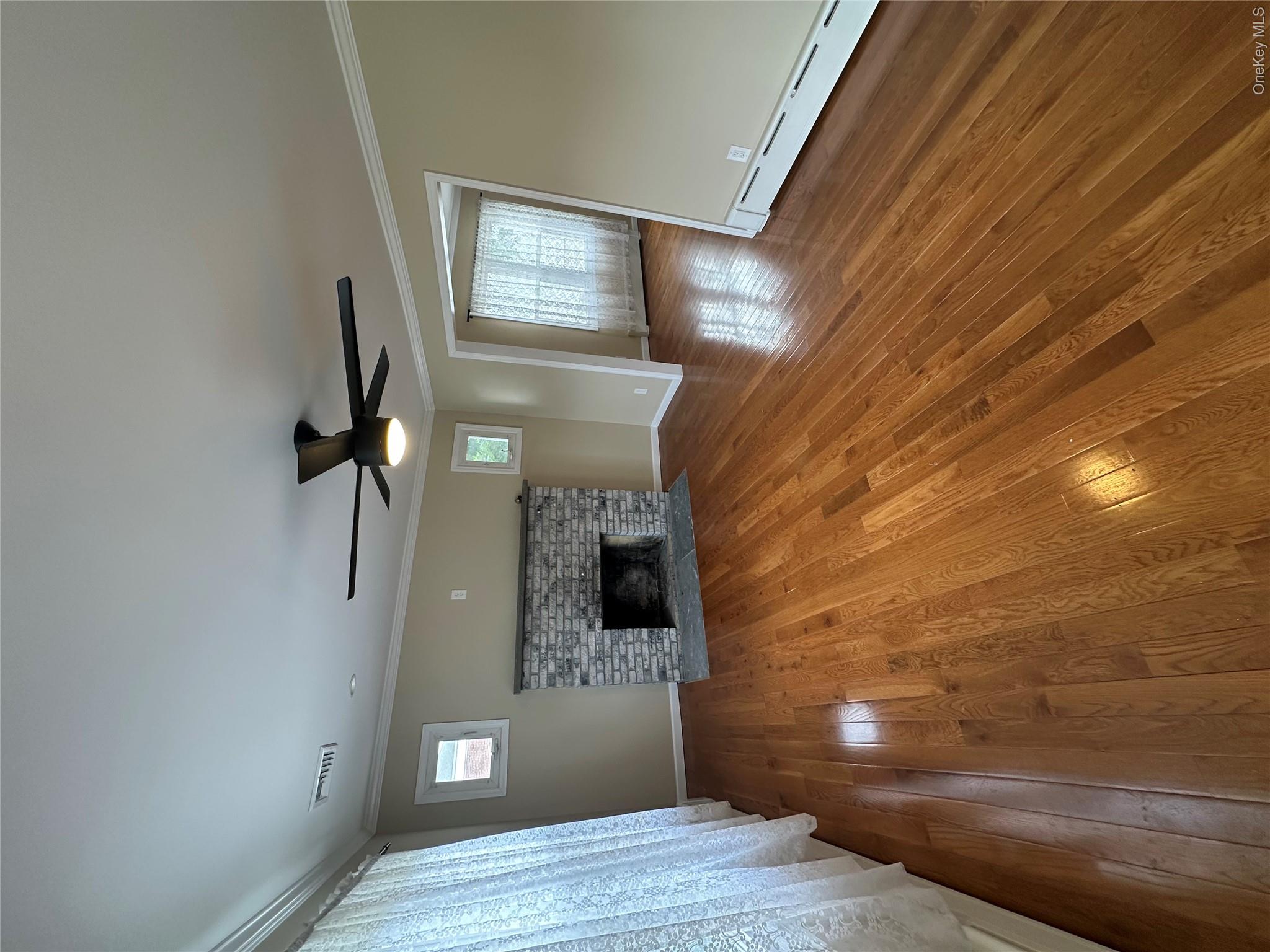 5 Ashwood Road Port Washington, NY 11050 - Photo 2 of 20