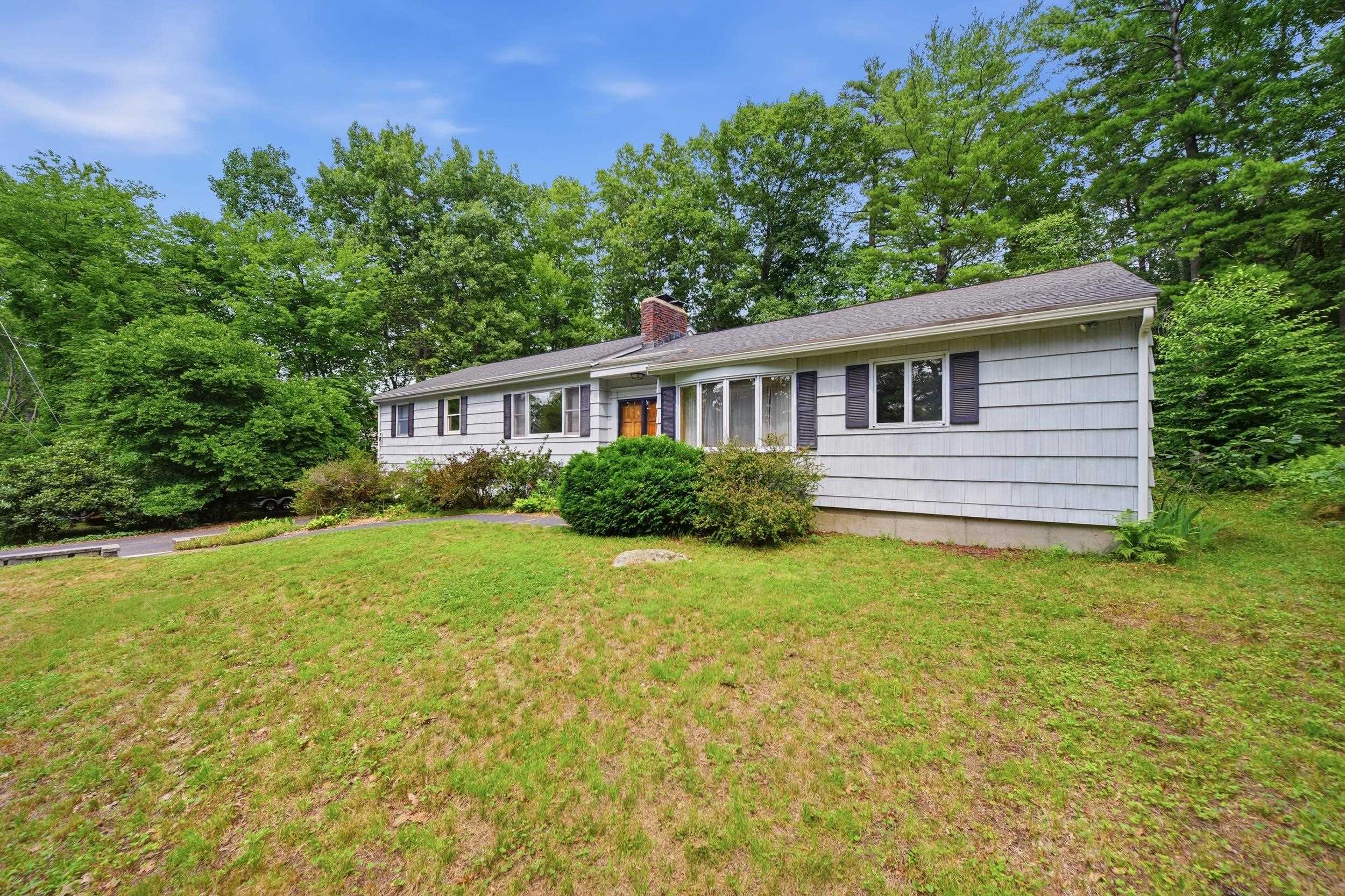 8 Escumbuit Road Derry, NH 03038 - Photo 5 of 59
