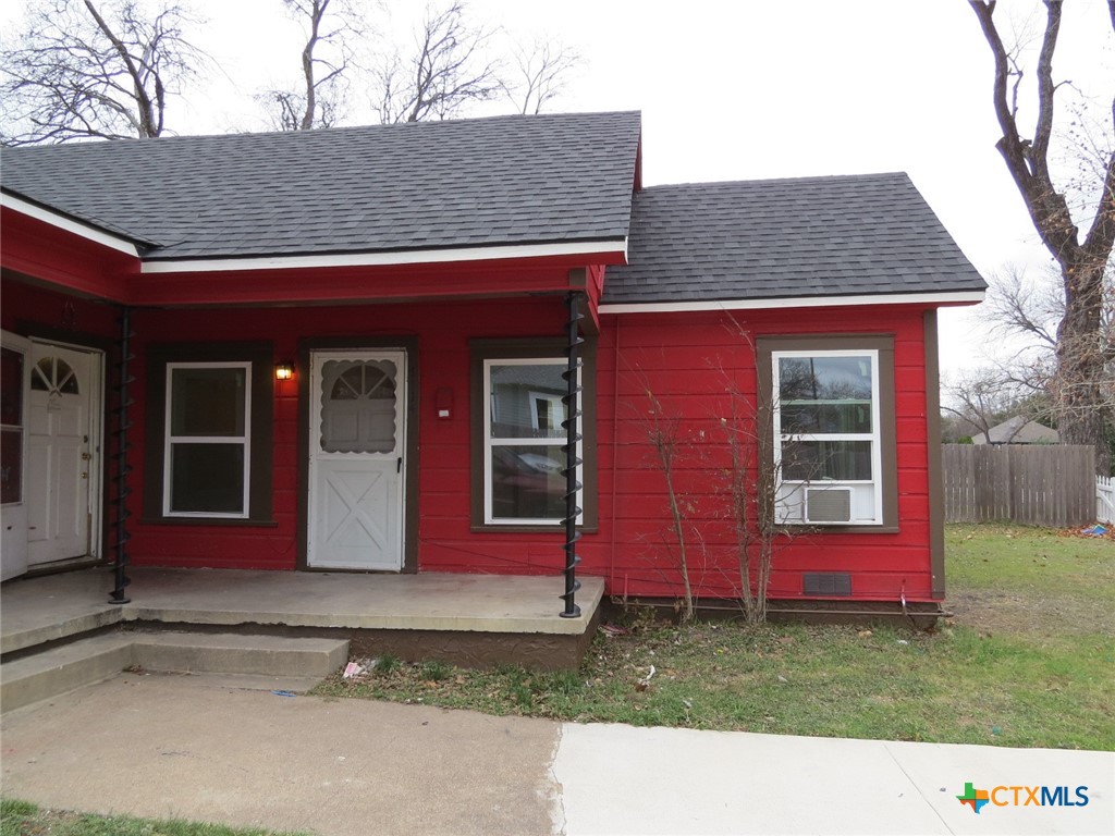 1114 South 2nd Street Temple, TX 76504 - Photo 2 of 13 a front view of house with yard