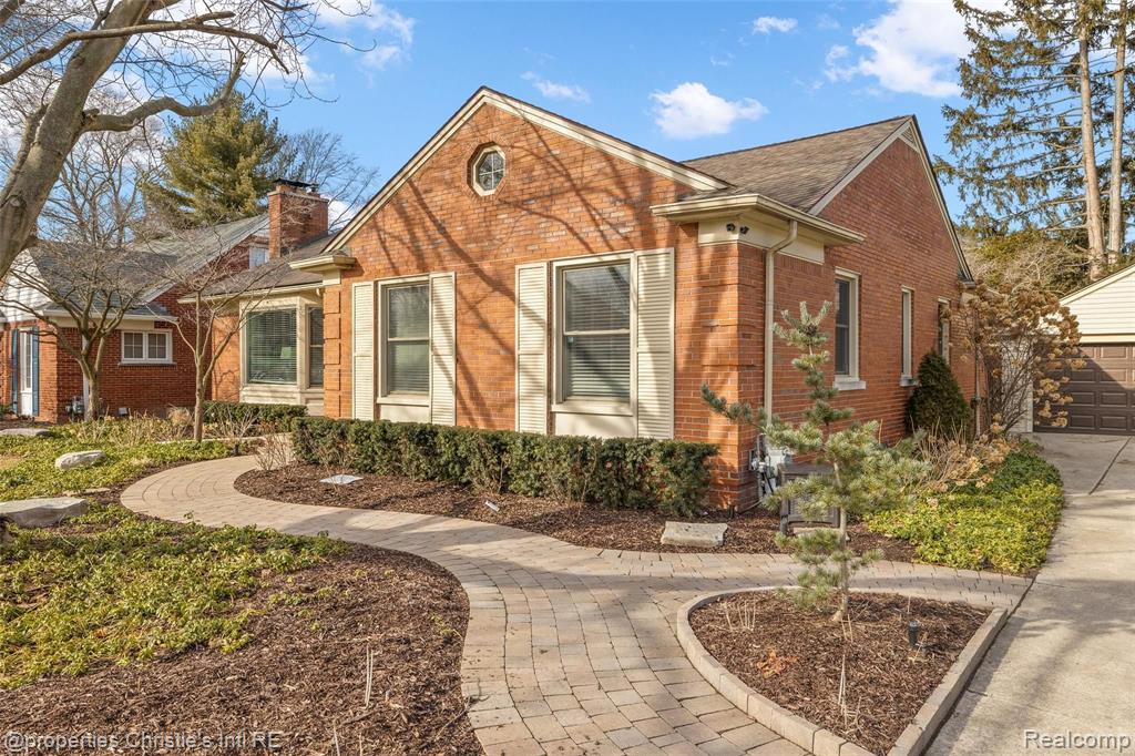 540 Shoreham Road Grosse Pointe Woods, MI 48236 - Photo 2 of 44