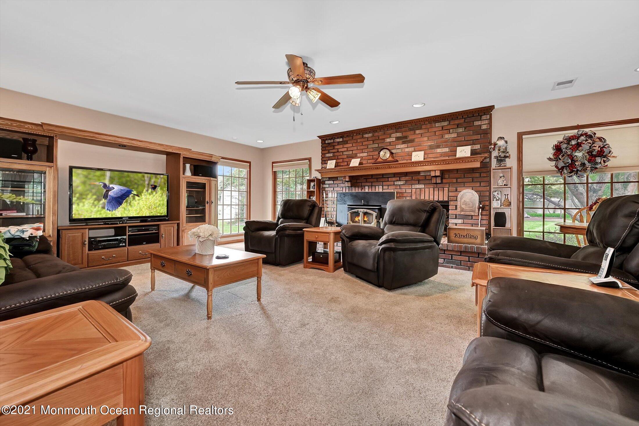 82 Church Road Morganville, NJ 07751 - Photo 17 of 35 17-14097924
