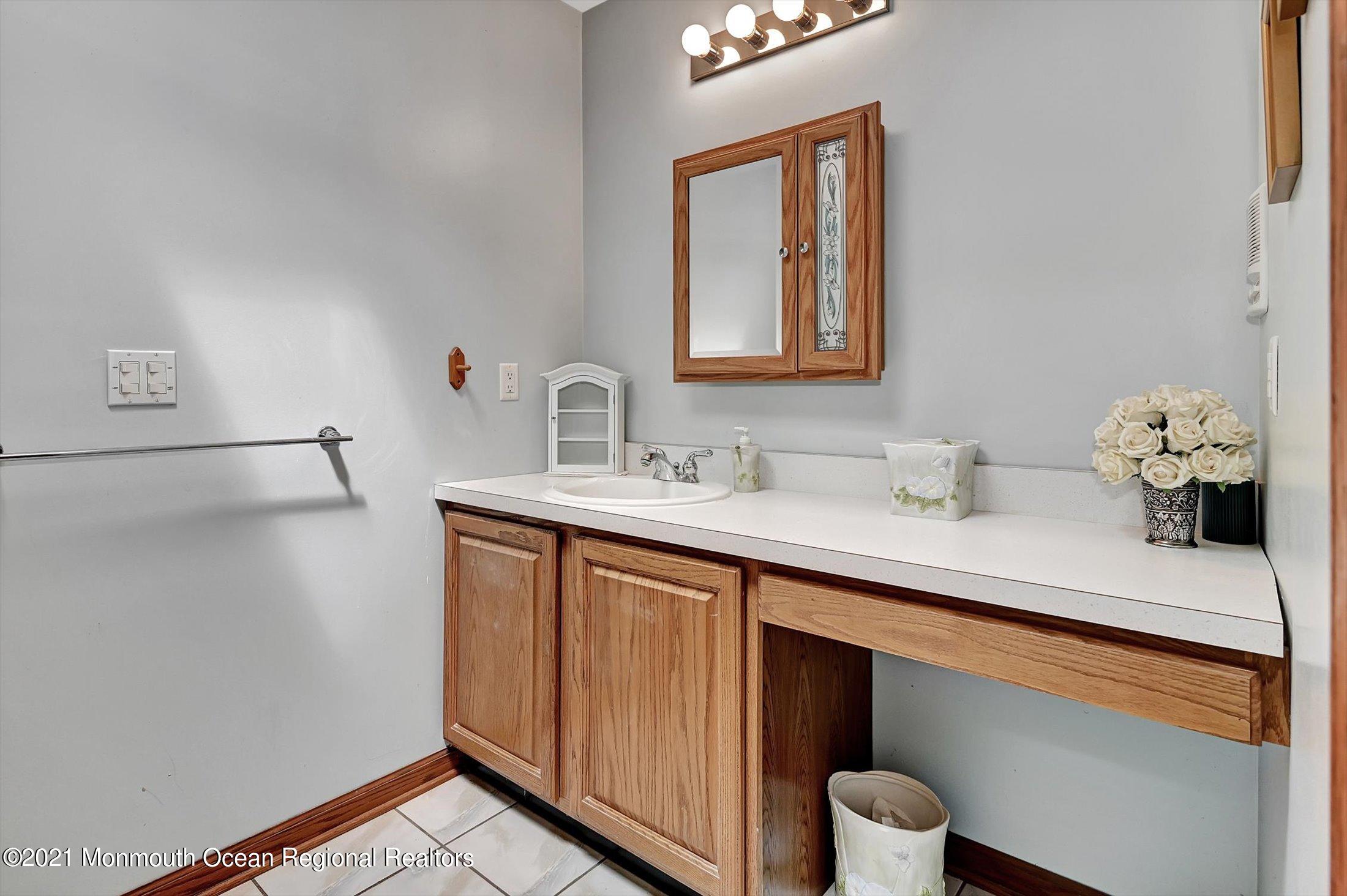 82 Church Road Morganville, NJ 07751 - Photo 27 of 35 27-14097972