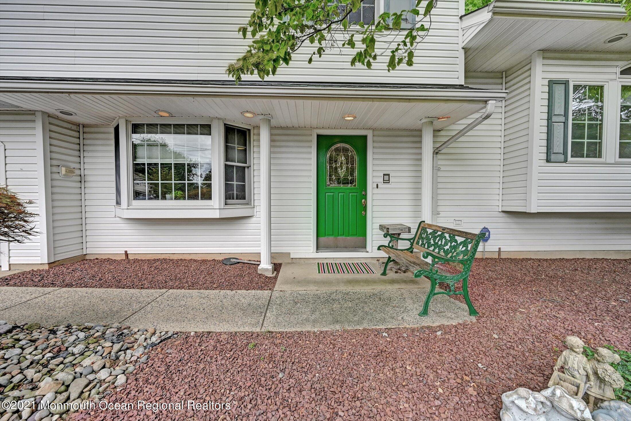 82 Church Road Morganville, NJ 07751 - Photo 4 of 35 04-14097844