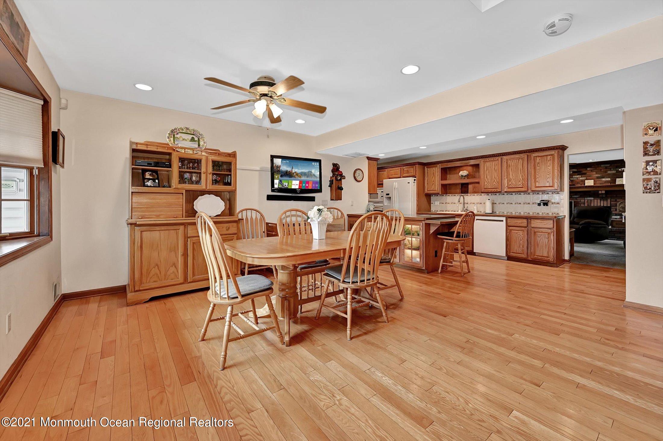 82 Church Road Morganville, NJ 07751 - Photo 6 of 35 06-14097861