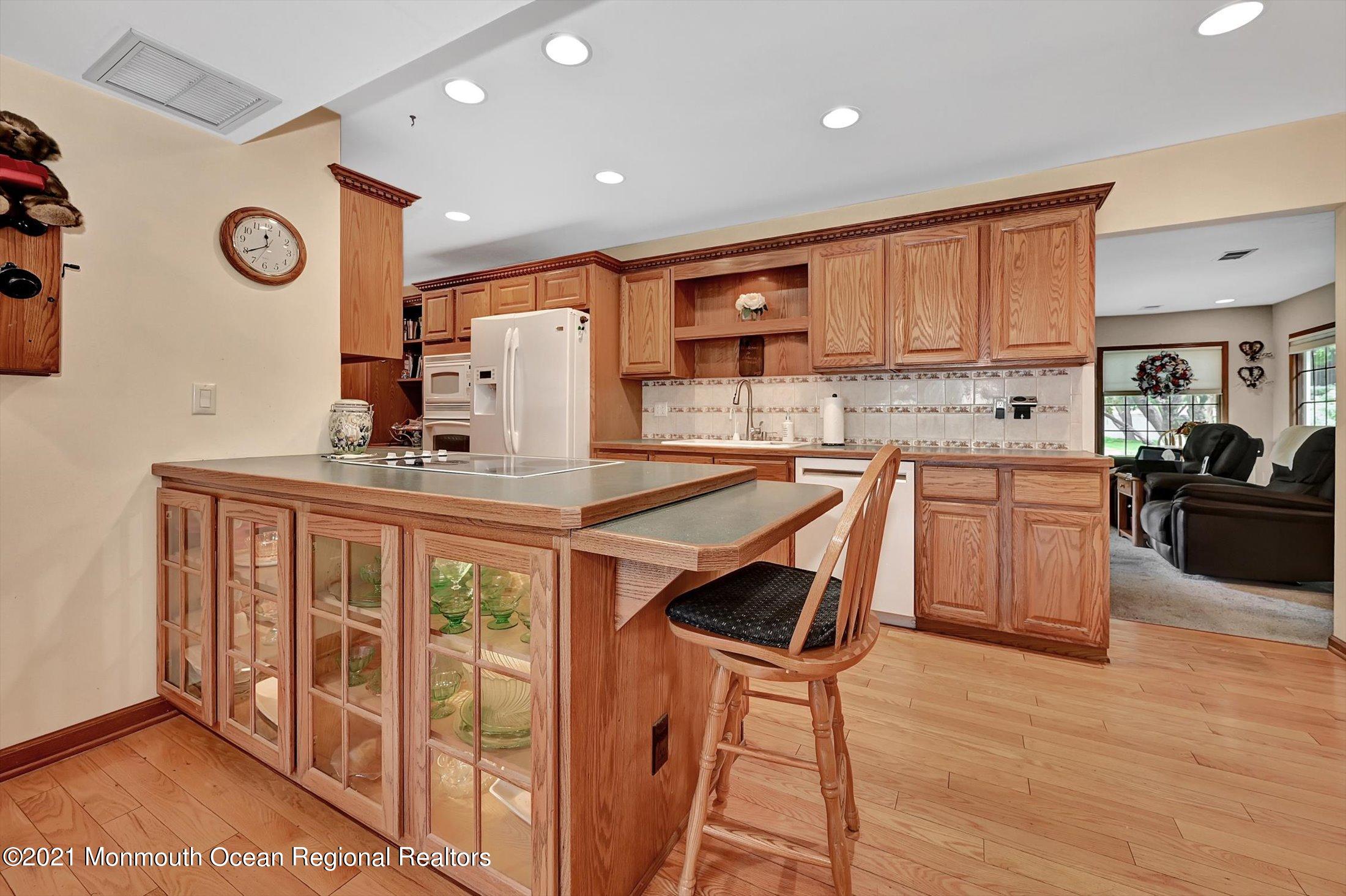 82 Church Road Morganville, NJ 07751 - Photo 9 of 35 09-14097876