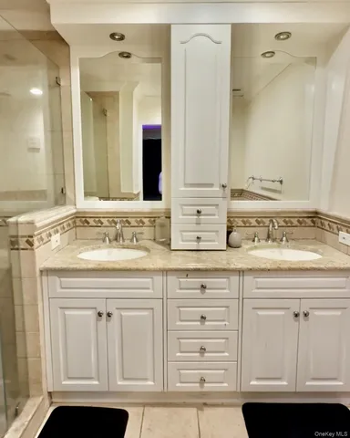 $876,500 | 4 Manor Hills Drive, Manorville, NY 11949