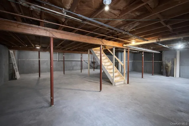 $876,500 | 4 Manor Hills Drive, Manorville, NY 11949