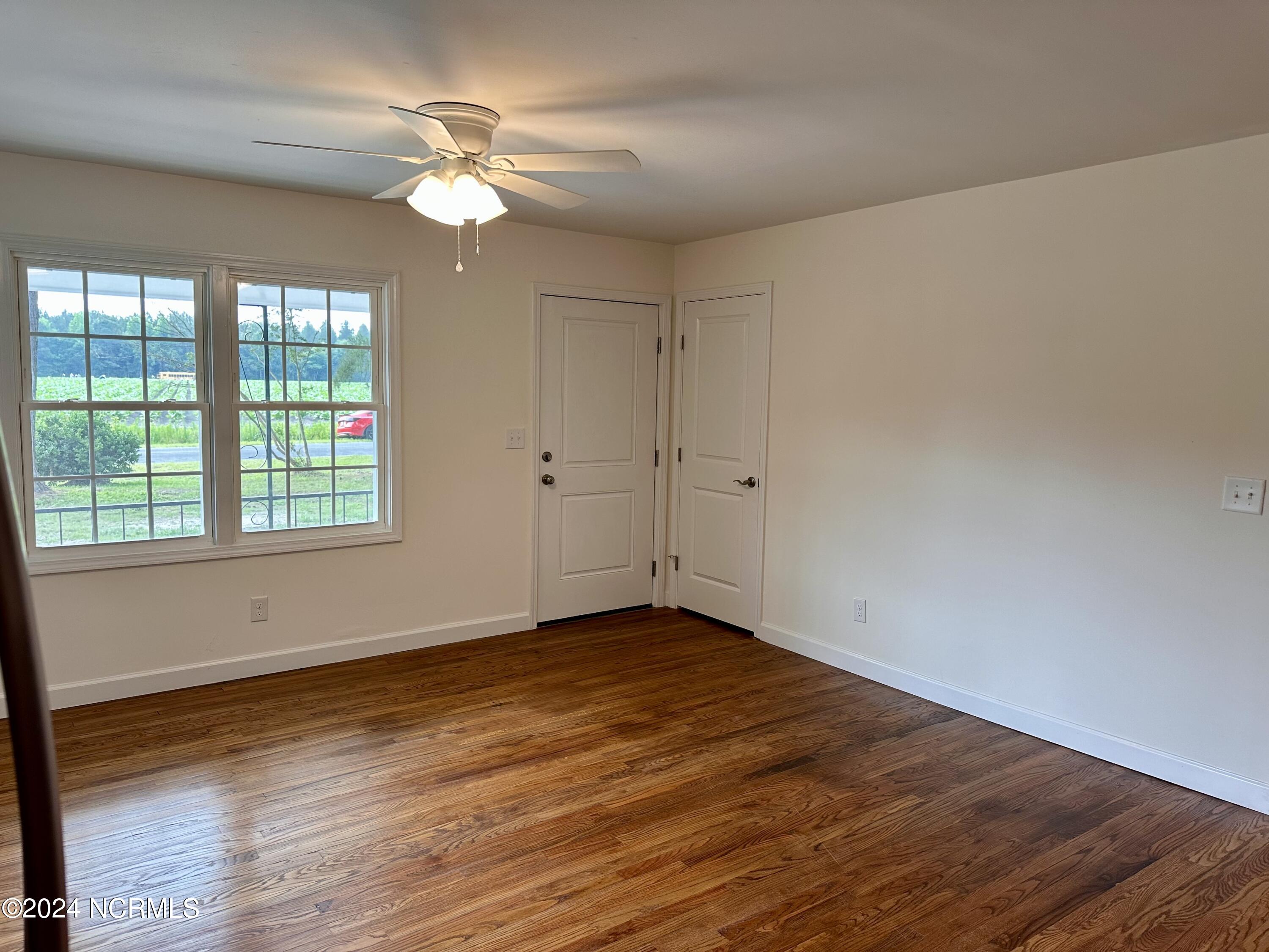561 Burkett Road Dover, NC 28526 - Photo 16 of 33 living room