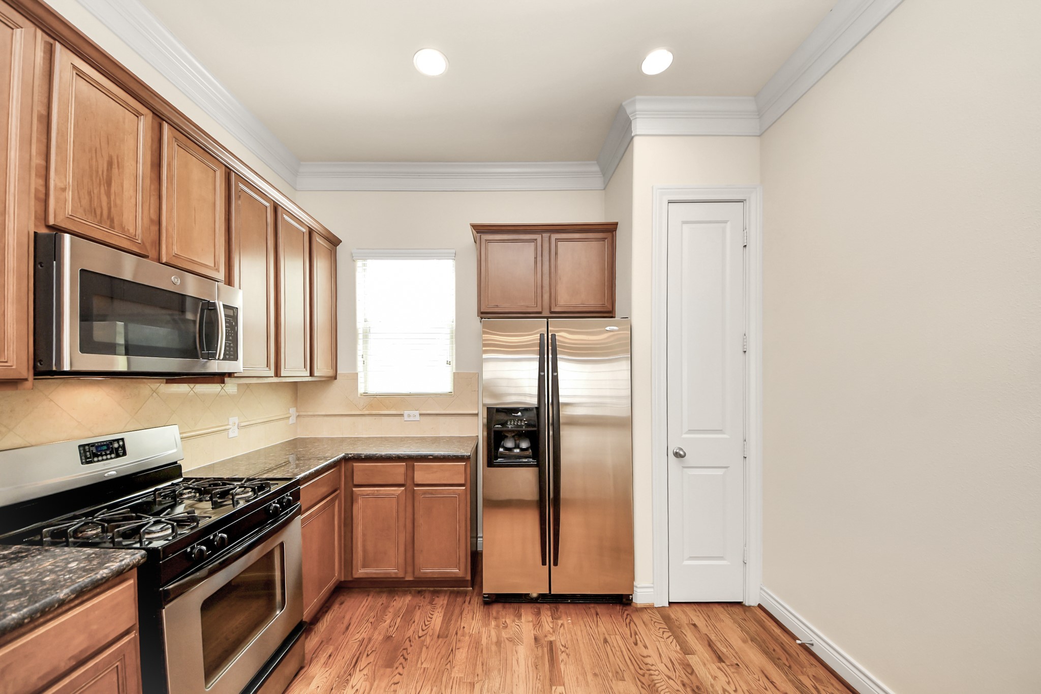 3422 Center Street Houston, TX 77007 - Photo 8 of 27 Pantry located to right of fridge.