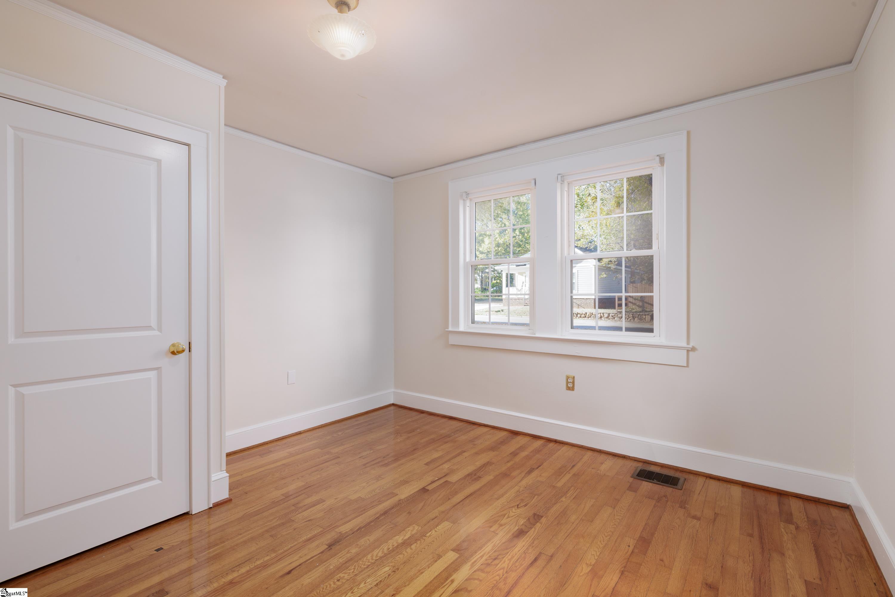 321 Ackley Road Greenville, SC 29607 - Photo 2 of 38