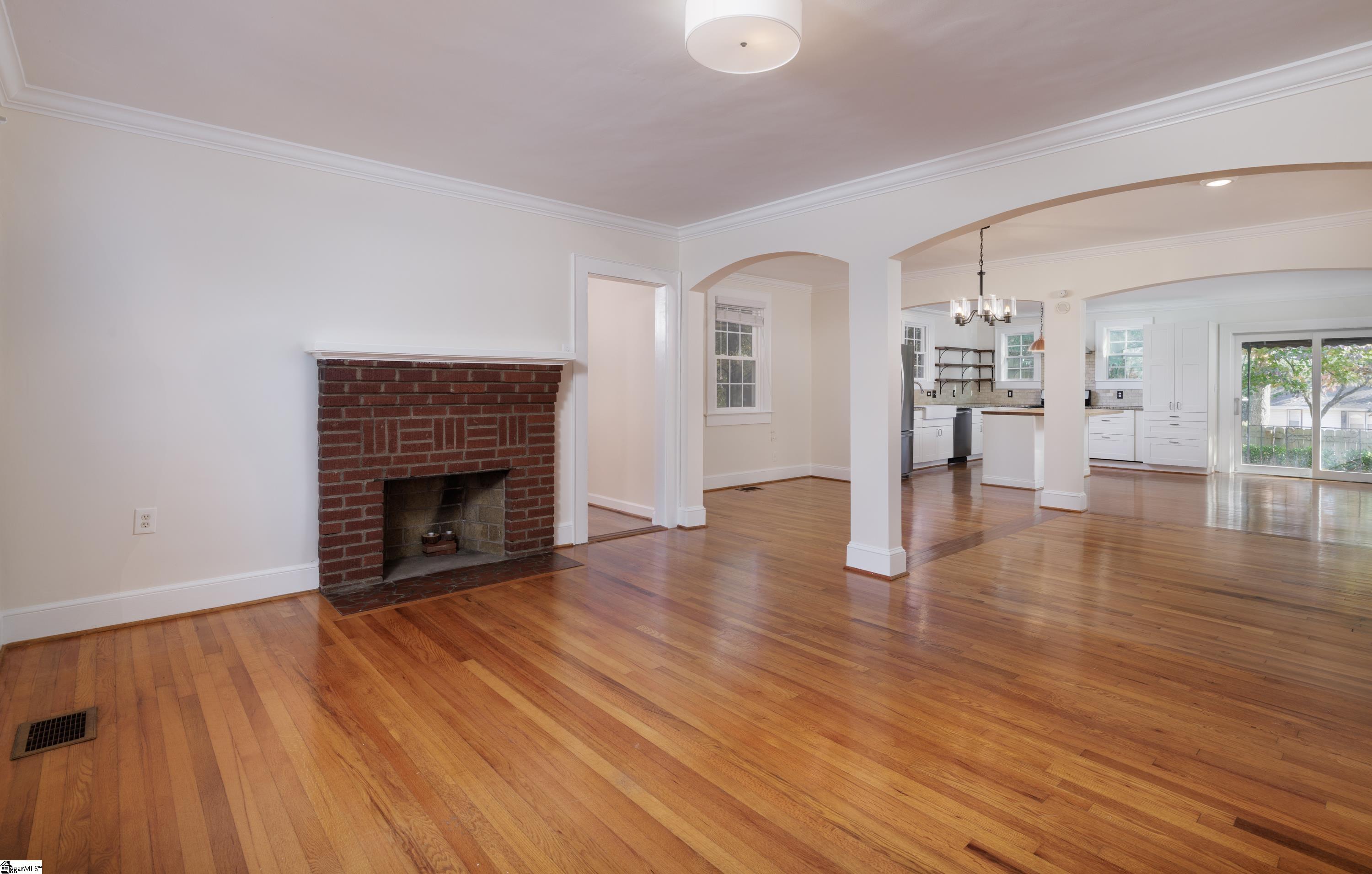 321 Ackley Road Greenville, SC 29607 - Photo 5 of 38