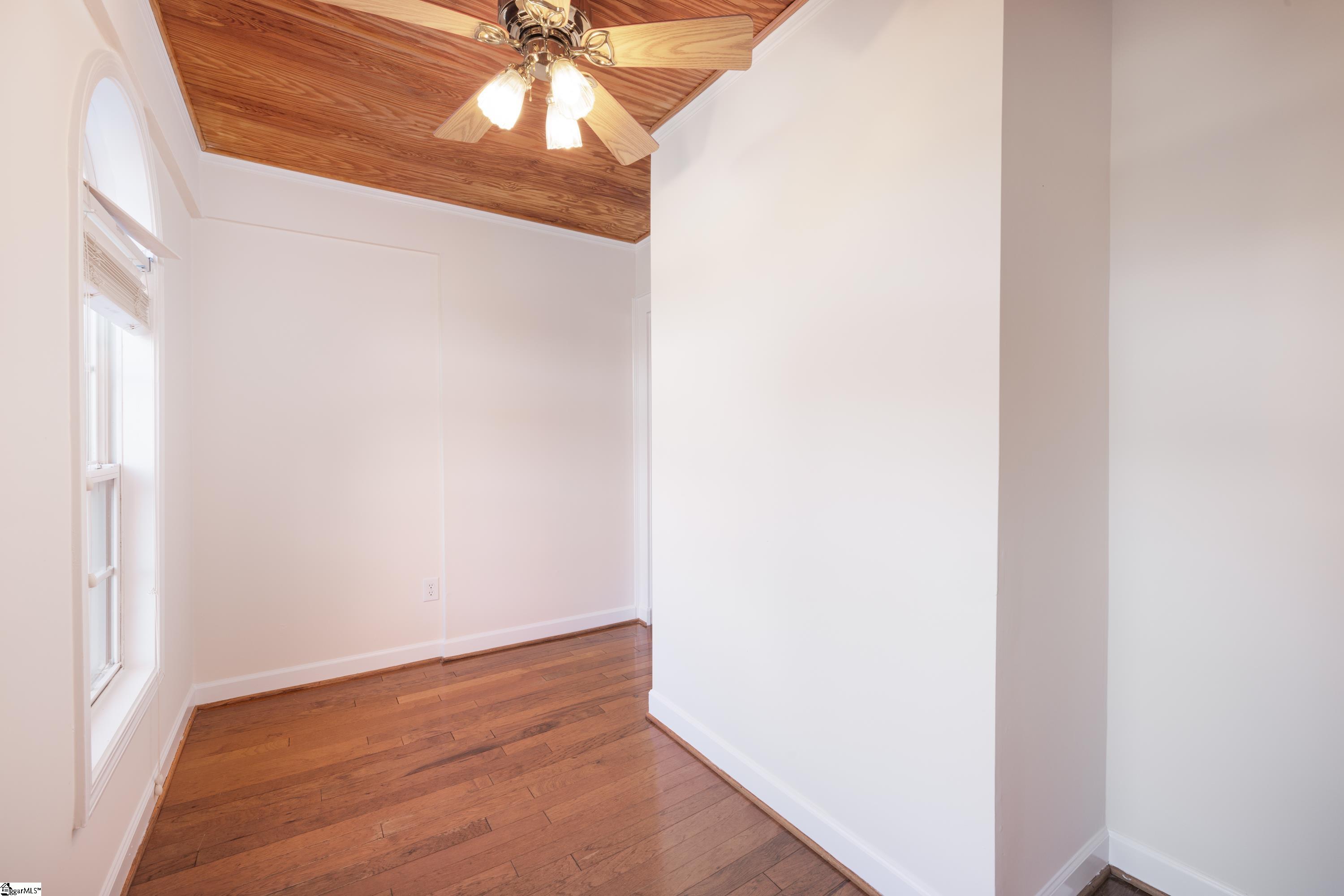 321 Ackley Road Greenville, SC 29607 - Photo 9 of 38