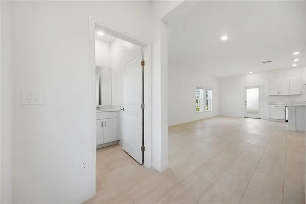 $2,500 | 10848 Fanning Spgs Lane, New Port Richey, FL 34655