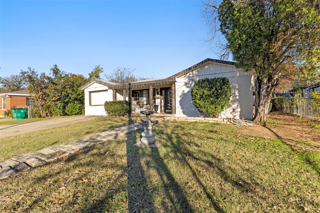 938 Gillham Road River Oaks, TX 76114 - Photo 19 of 20 a front view of a house with a yard