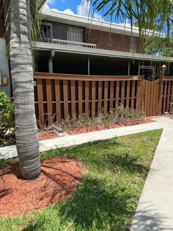 $2,900 | 301 Southeast Castle Court, Port St. Lucie, FL 34952