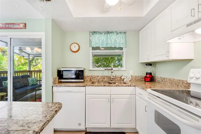 $775,000 | 412 80th Street, Holmes Beach, FL 34217