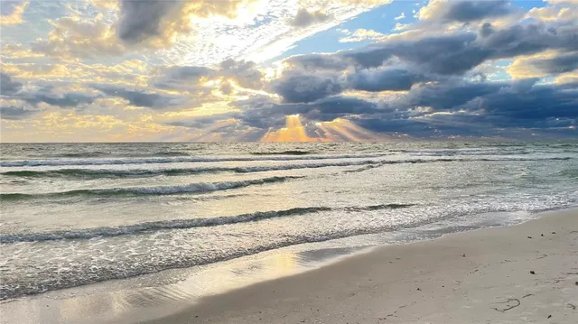 $775,000 | 412 80th Street, Holmes Beach, FL 34217