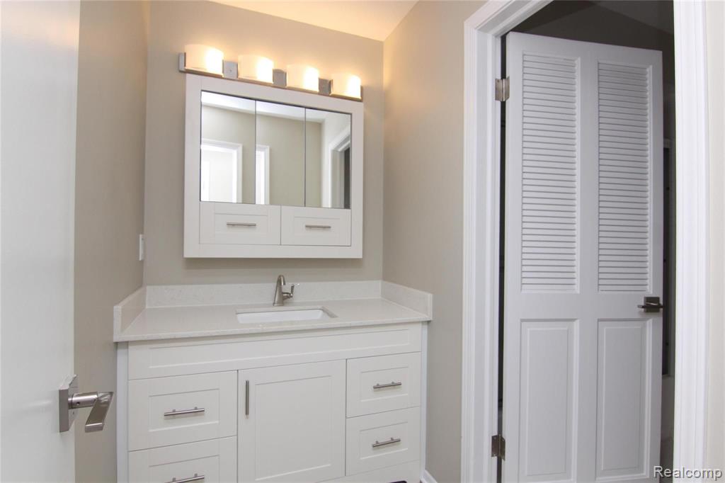 2425 Mulberry Road Bloomfield Hills, MI 48302 - Photo 18 of 22
