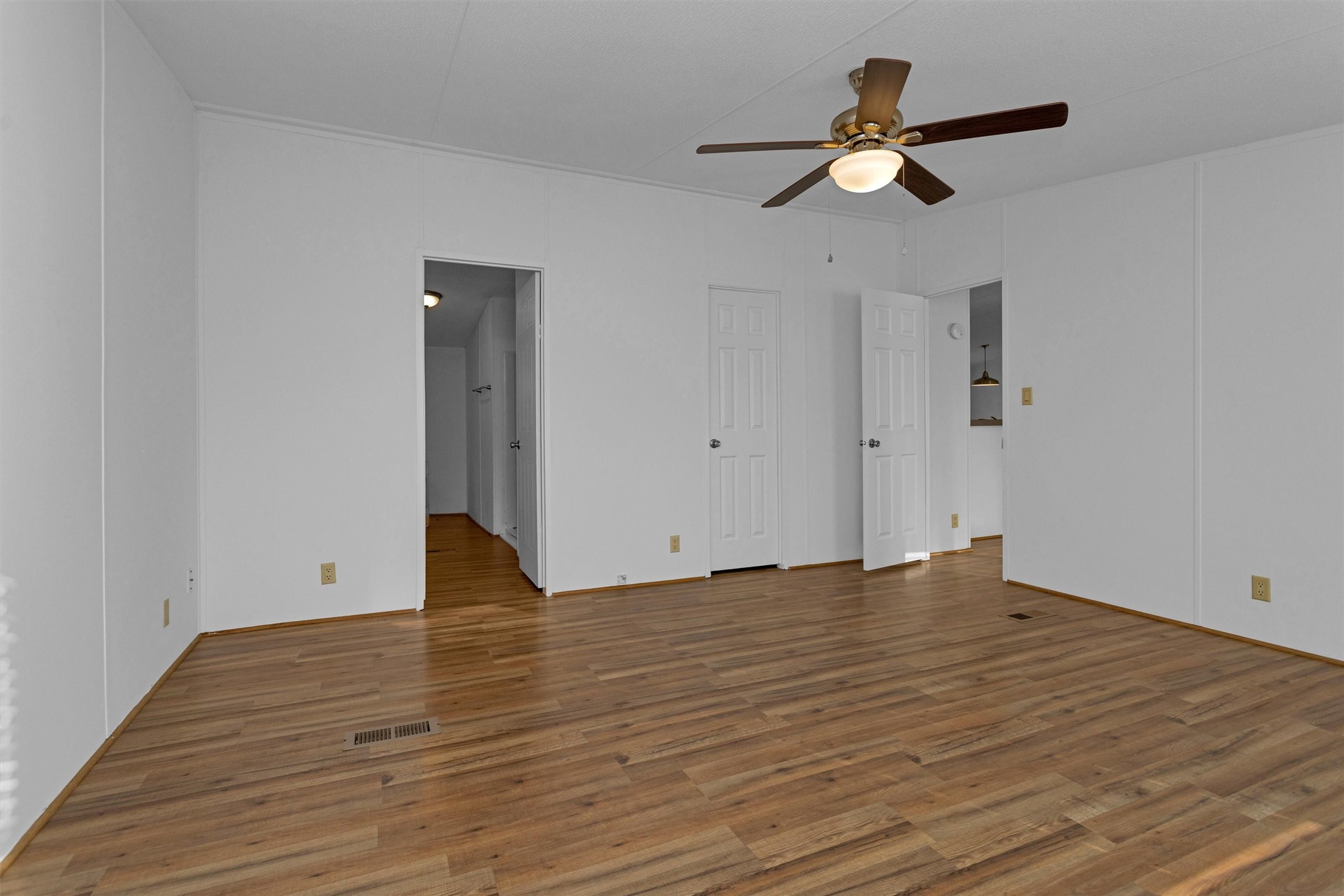 16426 Trenda Court Conroe, TX 77306 - Photo 20 of 35 a view of an empty room with wooden floor