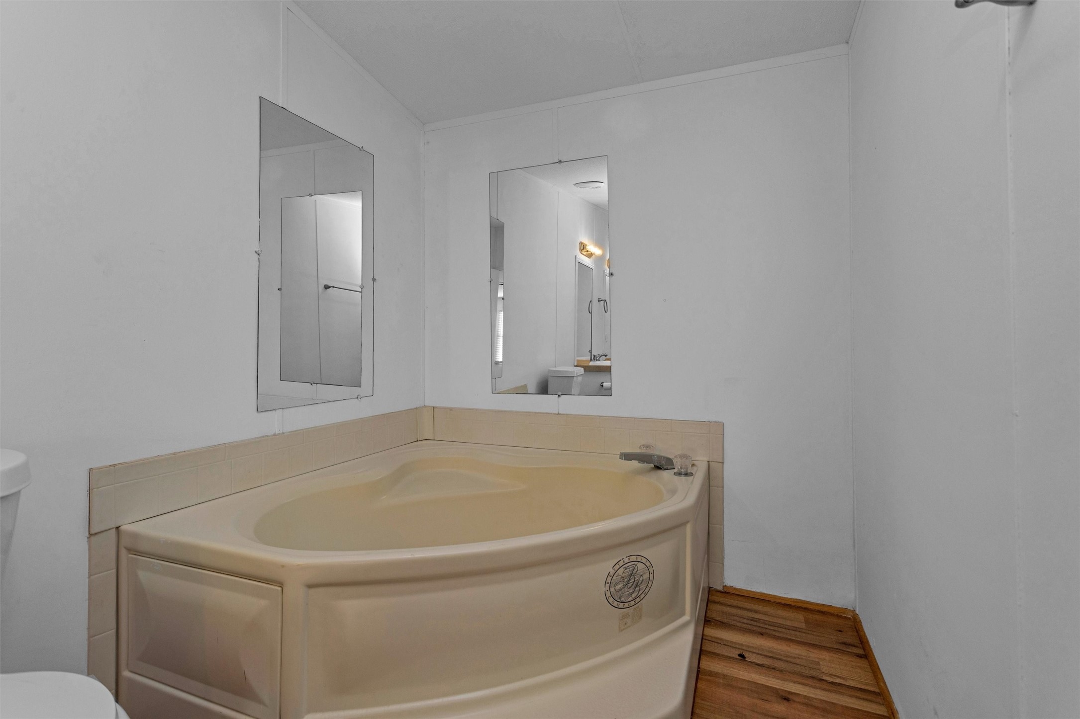 16426 Trenda Court Conroe, TX 77306 - Photo 22 of 35 Large corner soaking tub