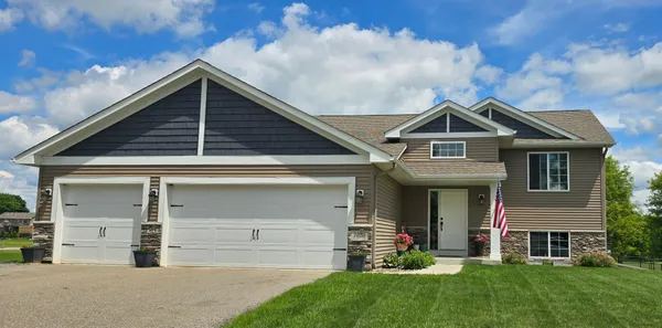 $390,000 | 1020 Acacia Drive, Annandale, MN 55302
