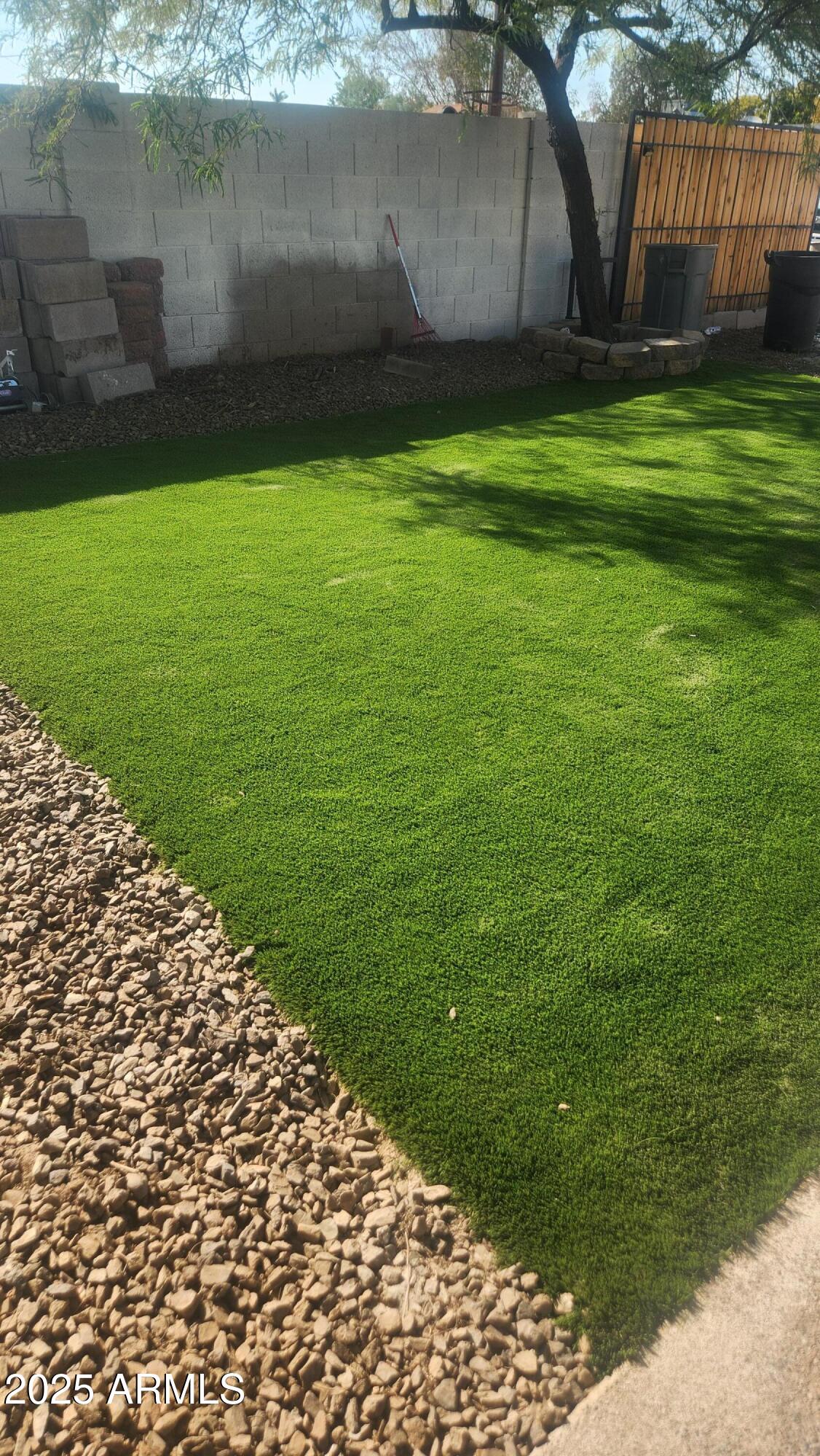 1644 West Roma Avenue Phoenix, AZ 85015 - Photo 5 of 42 Roma Artificial Turf