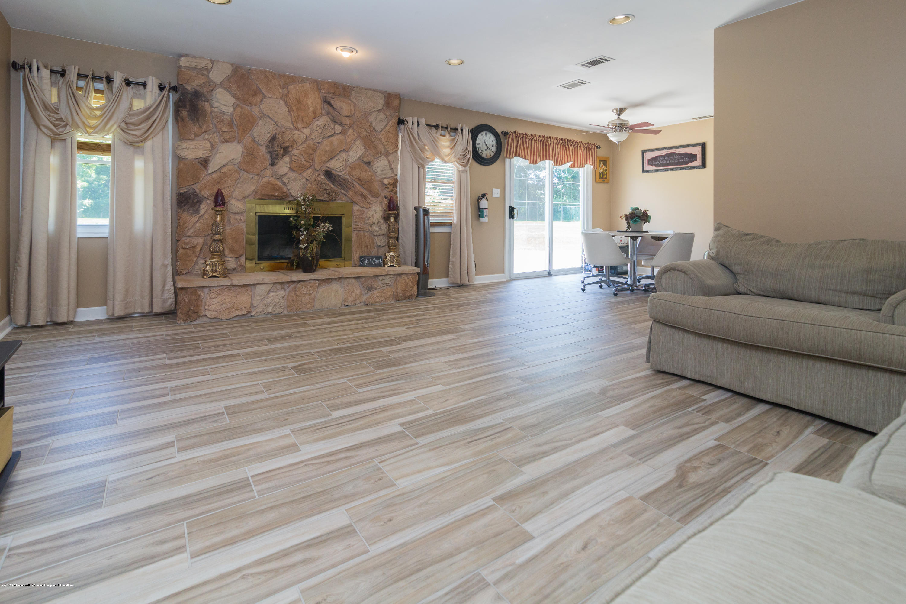 11 Amherst Road Marlboro, NJ 07746 - Photo 5 of 23 grandroom