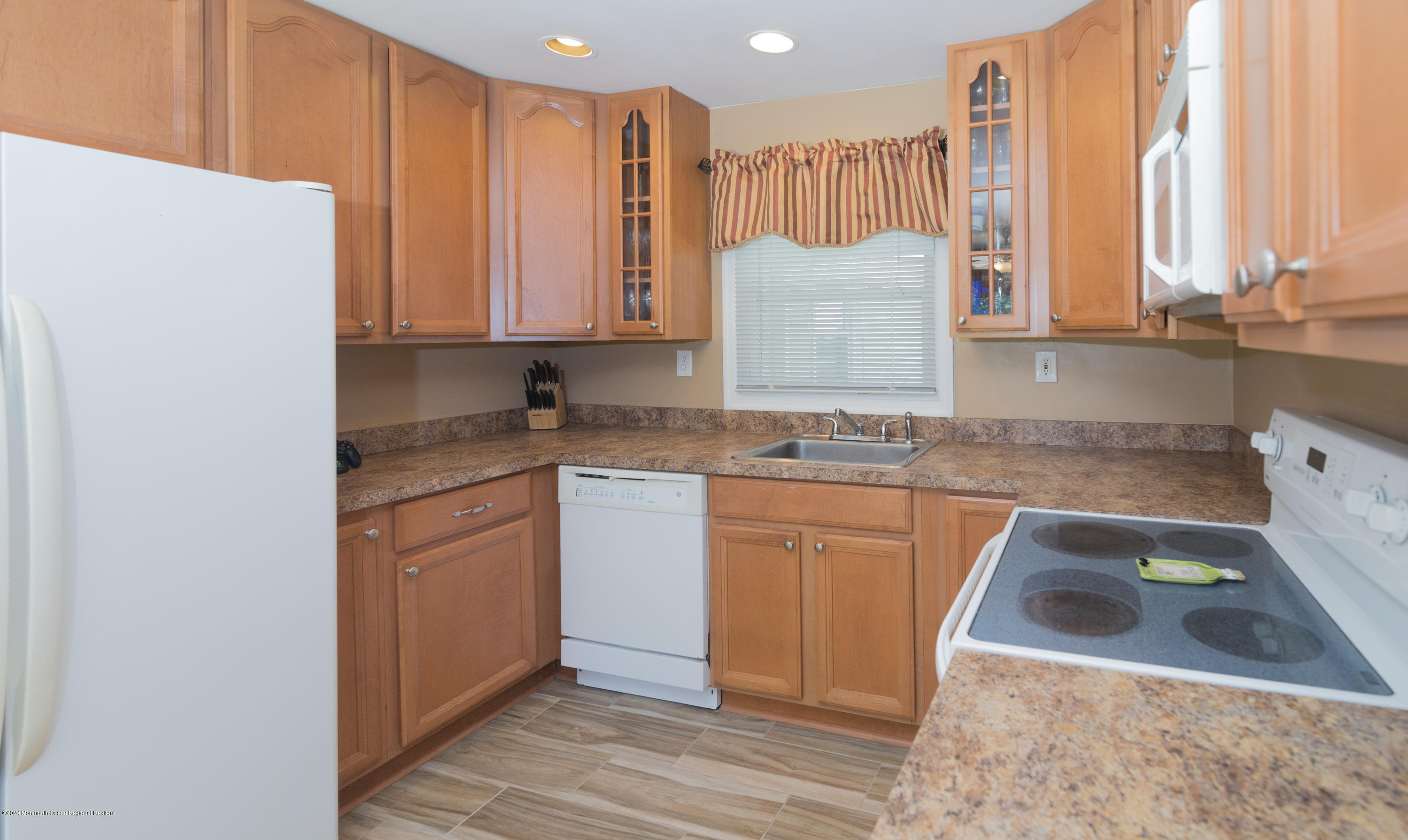 11 Amherst Road Marlboro, NJ 07746 - Photo 8 of 23 kitchen