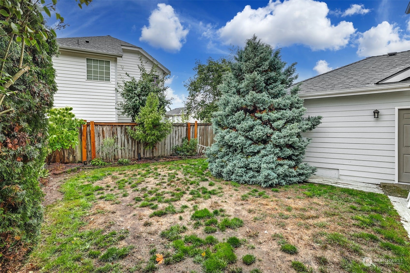 10413 Southeast 186th Place Renton, WA 98055 - Photo 30 of 34 a front view of a house with garden