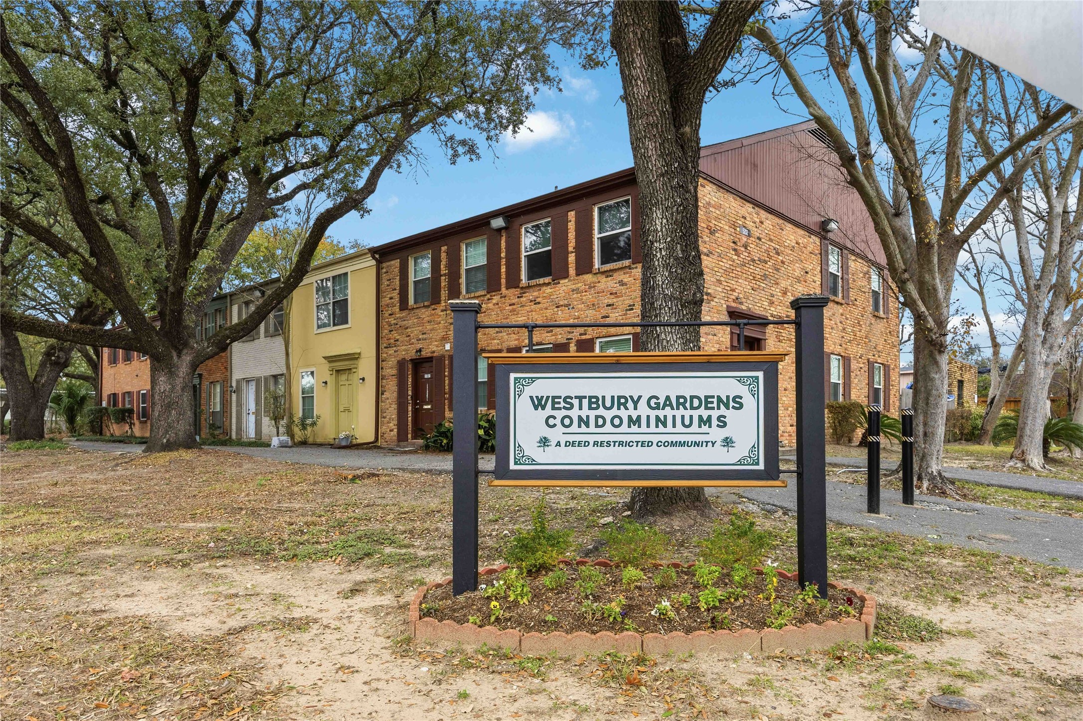 11607 Chimney Rock Road, Unit C Houston, TX 77035 - Photo 3 of 23