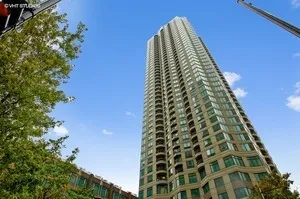 $2,050 | 400 North LaSalle Drive, Unit 1603, Chicago, IL 60654
