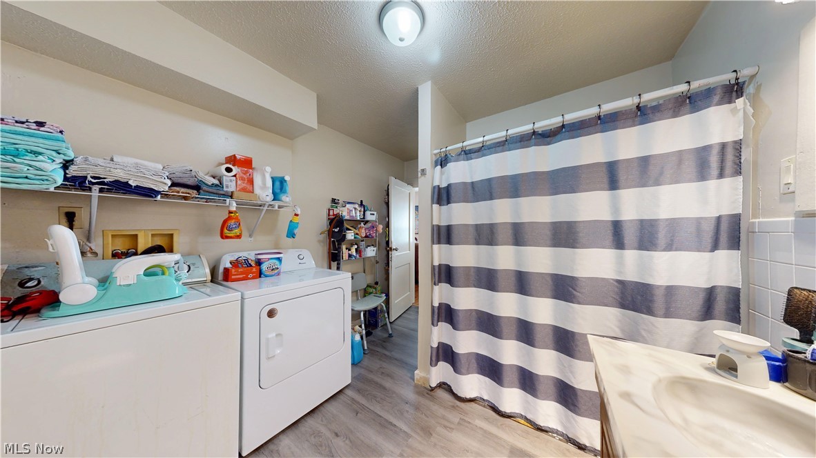 809 28th Street Vienna, WV 26105 - Photo 16 of 21 LARGE BATHROOM W LAUNDRY