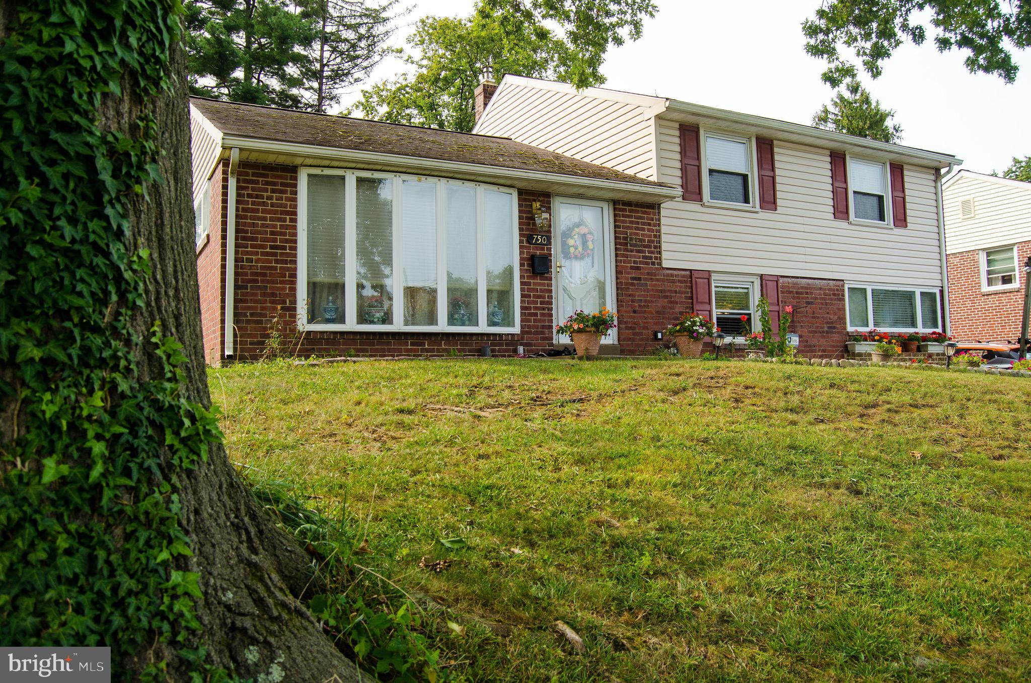 750 Rhoads Drive Springfield, PA 19064 - Photo 3 of 44