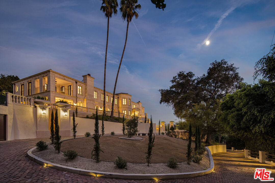 4533 Cockerham Drive Los Angeles, CA 90027 - Photo 6 of 48