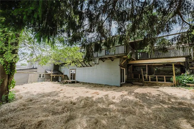 a view of a house with backyard and sitting area